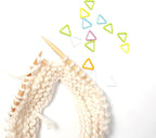 Hilsayum 30PCS Mini Metal Stitch Markers Triangle-Shaped Stitch Markers Multicolor Crochet Markers for Sewing Weaving