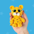 Cookie Box Crochet Kit for Beginners – Gift Set to Make Leopard Leo Amigurumi Plushie – Easy DIY Crochet & Knitting Starter Kit with Video and PDF Tutorials