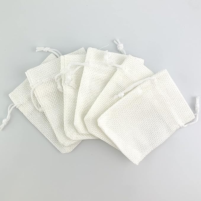 Palmhomee Pack of 25 Burlap Gift Bags with Drawstring Linen Jewelry Pouches Wedding Hessian Jute Bags for Birthday Jewelry and Treat Pouches Party Wedding Favors Gift Art and DIY Craft (2.8x3.6 Inch, White)